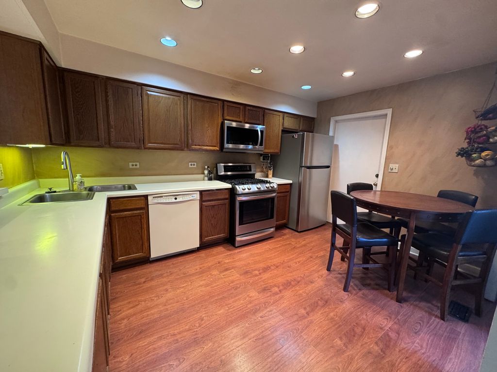 1059 Courtland Drive, Buffalo Grove, IL 60089 — photo 5