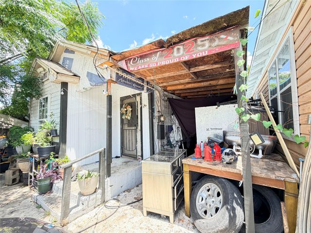 7037 Avenue L, Houston, TX 77011