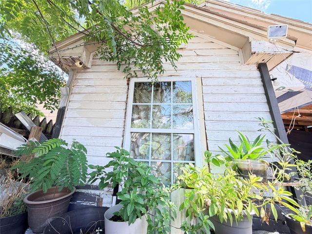 7037 Avenue L, Houston, TX 77011