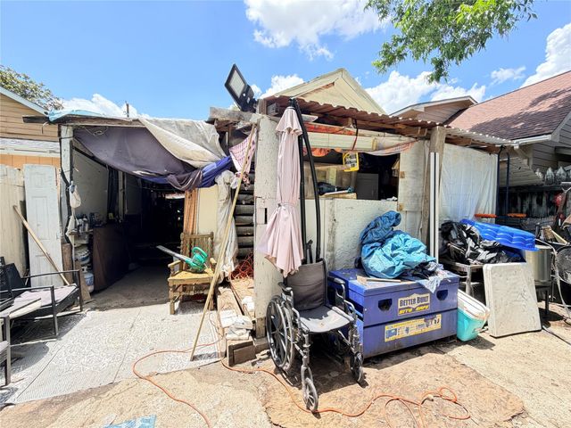 7037 Avenue L, Houston, TX 77011