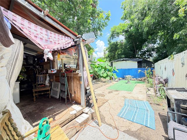 7037 Avenue L, Houston, TX 77011
