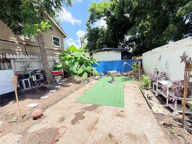 7037 Avenue L, Houston, TX 77011