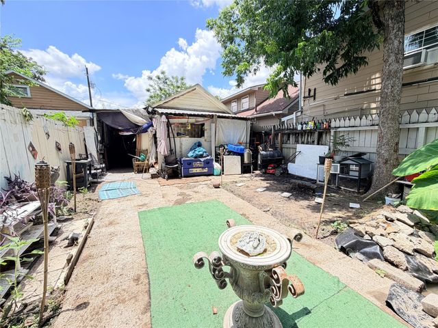7037 Avenue L, Houston, TX 77011