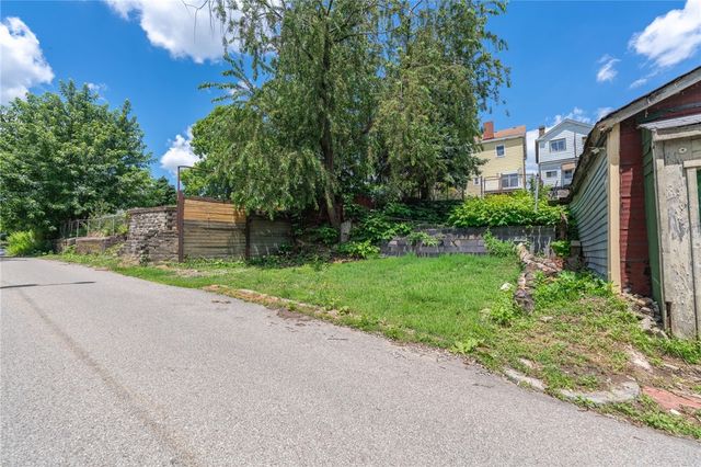 826 Eureka St, Allentown, PA 15210