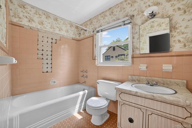 395 Packman Avenue, Mount Vernon, NY 10552