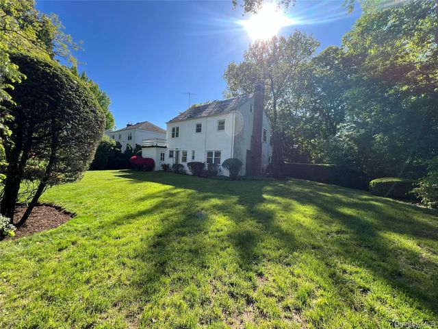 395 Packman Avenue, Mount Vernon, NY 10552