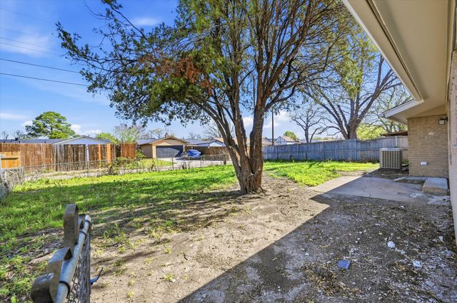 3833 Finley Road, Irving, TX 75062