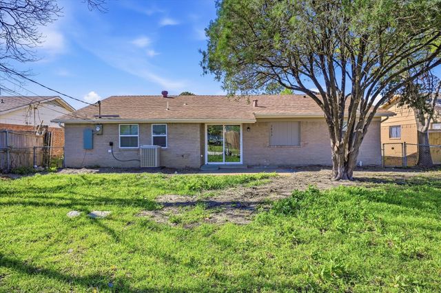 3833 Finley Road, Irving, TX 75062