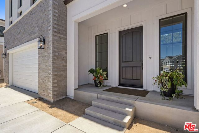 11091 Woodcrest Court, Chatsworth, CA 91311