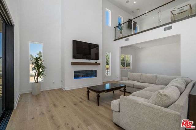 11091 Woodcrest Court, Chatsworth, CA 91311