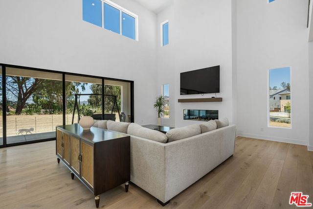 11091 Woodcrest Court, Chatsworth, CA 91311