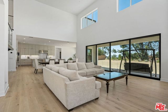 11091 Woodcrest Court, Chatsworth, CA 91311