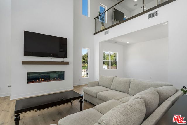 11091 Woodcrest Court, Chatsworth, CA 91311