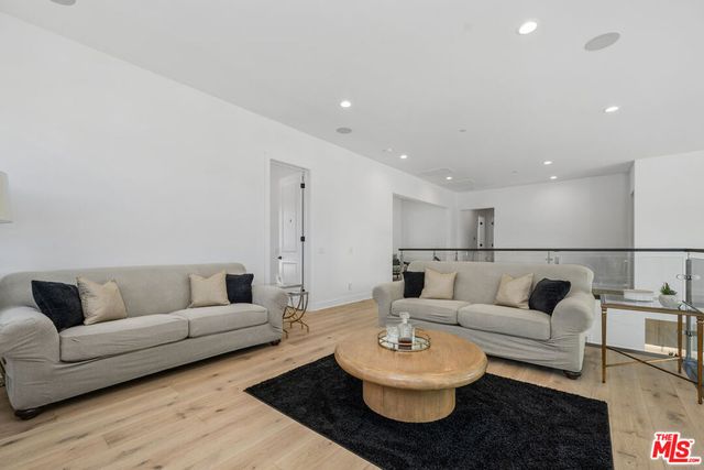 11091 Woodcrest Court, Chatsworth, CA 91311