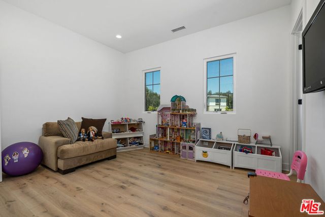 11091 Woodcrest Court, Chatsworth, CA 91311