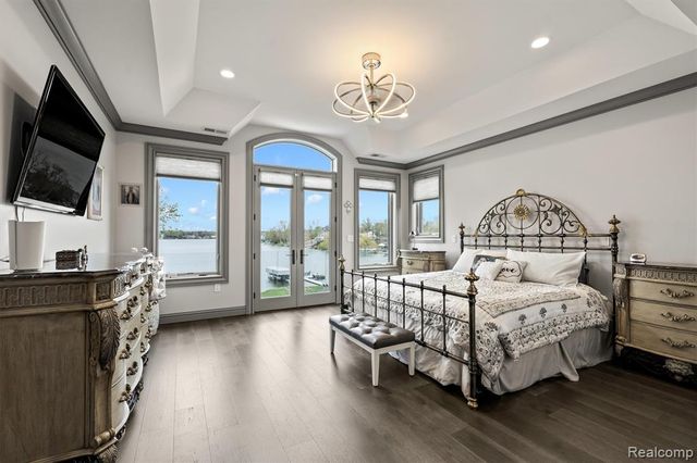 2390 Walnut Lake Road, West Bloomfield, MI 48323