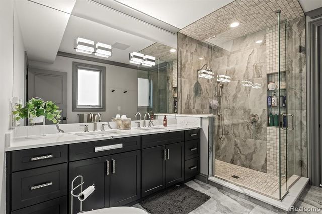 2390 Walnut Lake Road, West Bloomfield, MI 48323