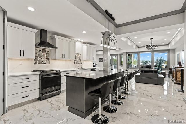 2390 Walnut Lake Road, West Bloomfield, MI 48323