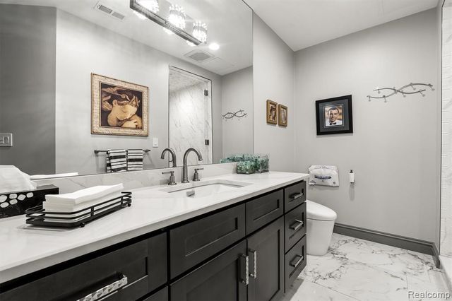 2390 Walnut Lake Road, West Bloomfield, MI 48323