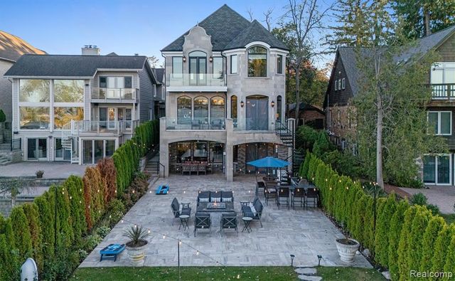 2390 Walnut Lake Road, West Bloomfield, MI 48323