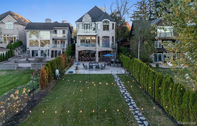 2390 Walnut Lake Road, West Bloomfield, MI 48323
