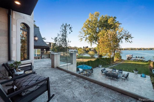 2390 Walnut Lake Road, West Bloomfield, MI 48323