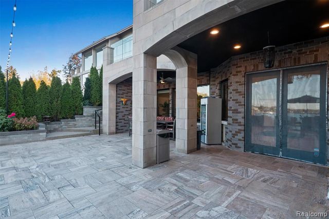 2390 Walnut Lake Road, West Bloomfield, MI 48323