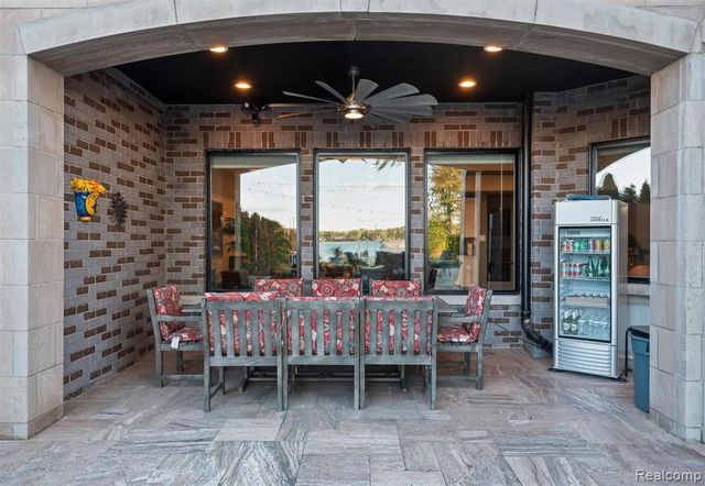 2390 Walnut Lake Road, West Bloomfield, MI 48323