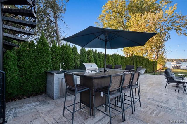 2390 Walnut Lake Road, West Bloomfield, MI 48323