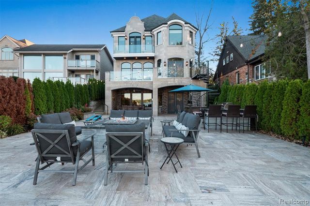 2390 Walnut Lake Road, West Bloomfield, MI 48323