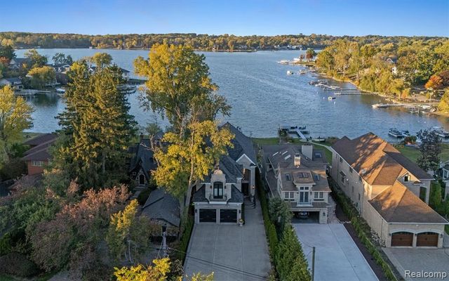 2390 Walnut Lake Road, West Bloomfield, MI 48323