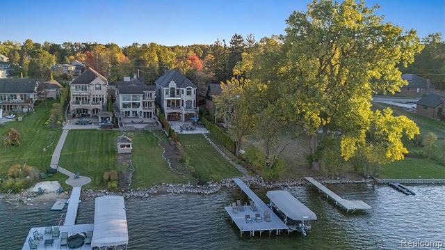 2390 Walnut Lake Road, West Bloomfield, MI 48323