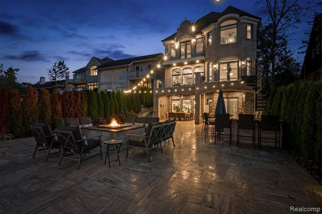 2390 Walnut Lake Road, West Bloomfield, MI 48323