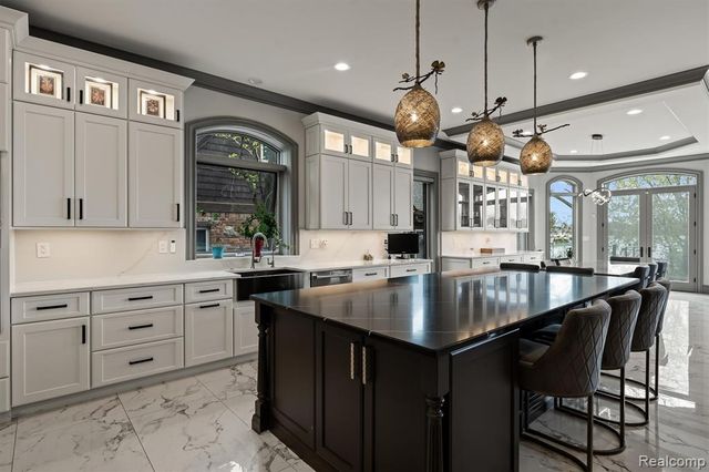 2390 Walnut Lake Road, West Bloomfield, MI 48323
