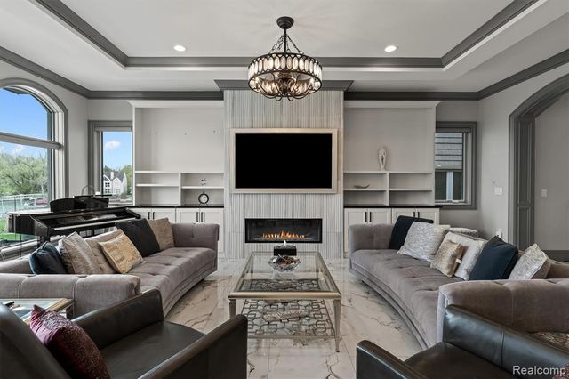 2390 Walnut Lake Road, West Bloomfield, MI 48323