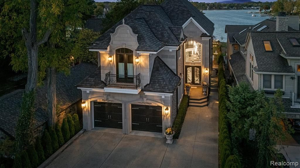 2390 Walnut Lake Road, West Bloomfield, MI 48323
