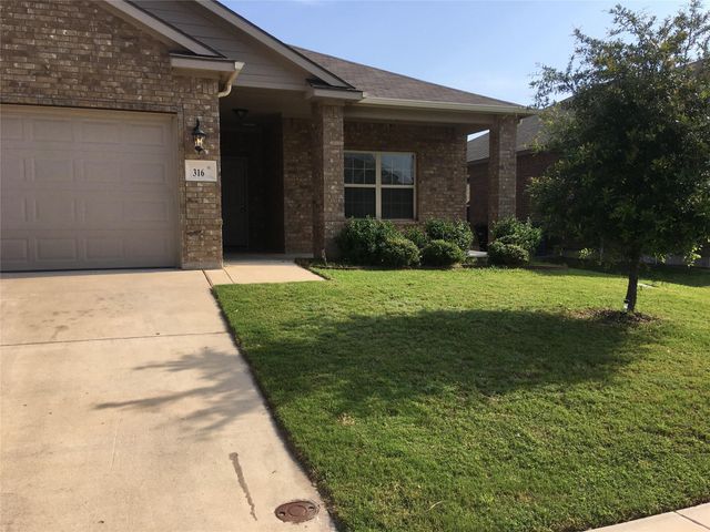 316 Lead Creek Drive, Fort Worth, TX 76131