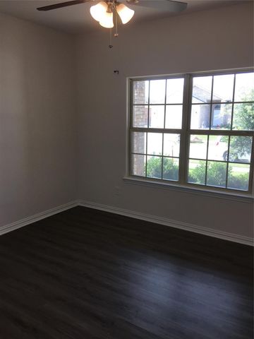 316 Lead Creek Drive, Fort Worth, TX 76131