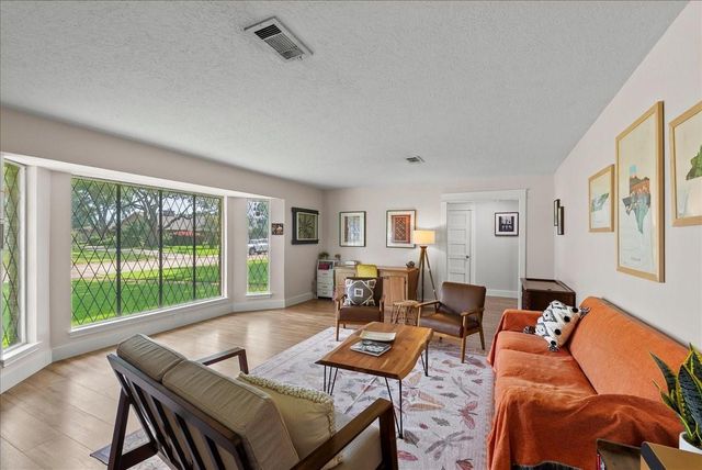 4805 N Burning Tree Drive, Baytown, TX 77521