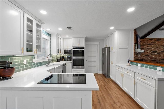 4805 N Burning Tree Drive, Baytown, TX 77521