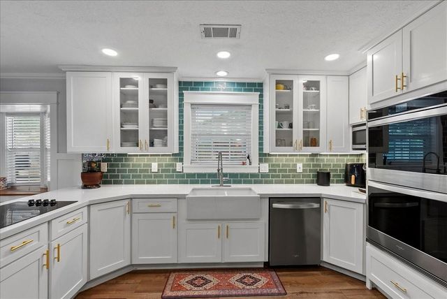 4805 N Burning Tree Drive, Baytown, TX 77521