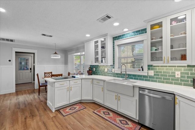 4805 N Burning Tree Drive, Baytown, TX 77521