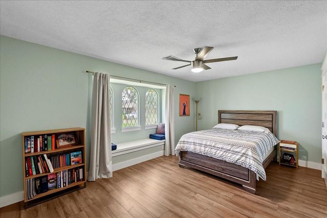 4805 N Burning Tree Drive, Baytown, TX 77521