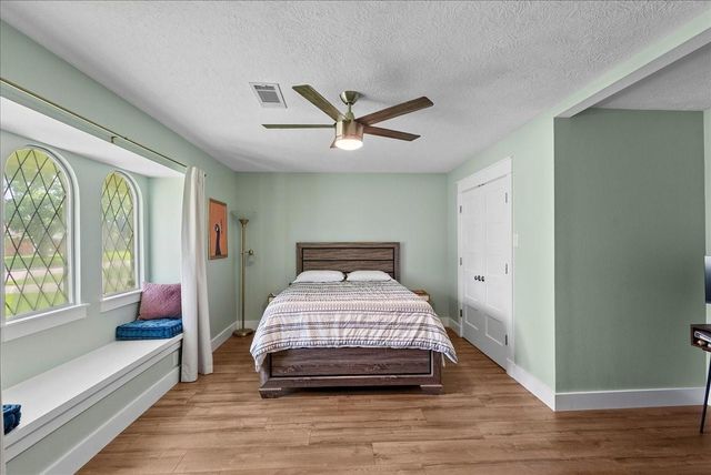 4805 N Burning Tree Drive, Baytown, TX 77521