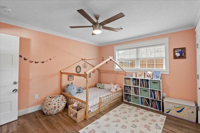 4805 N Burning Tree Drive, Baytown, TX 77521