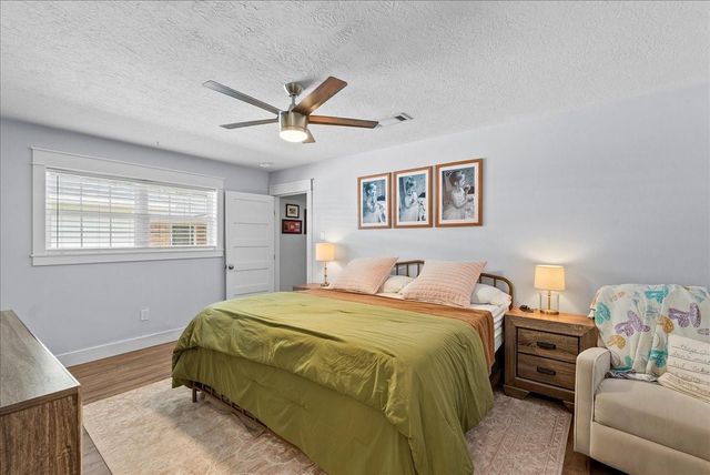 4805 N Burning Tree Drive, Baytown, TX 77521