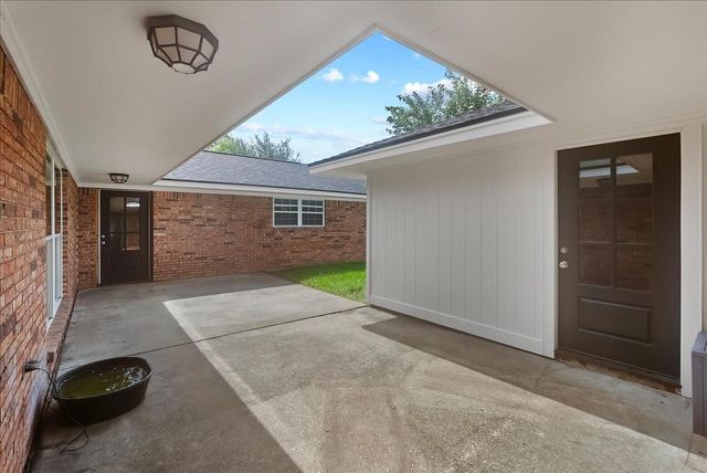 4805 N Burning Tree Drive, Baytown, TX 77521