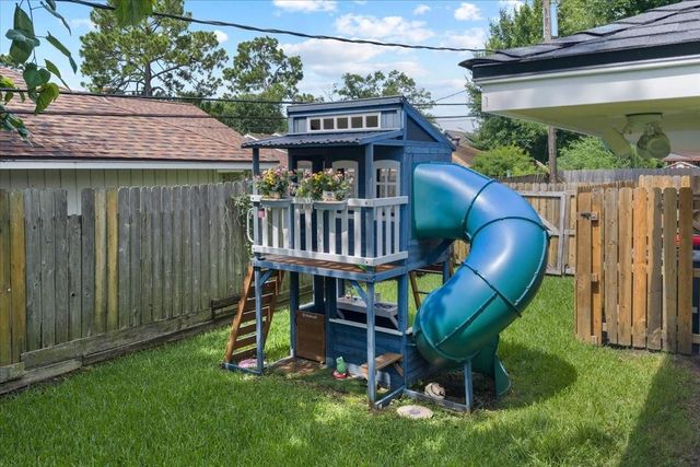 4805 N Burning Tree Drive, Baytown, TX 77521