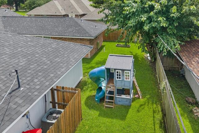 4805 N Burning Tree Drive, Baytown, TX 77521