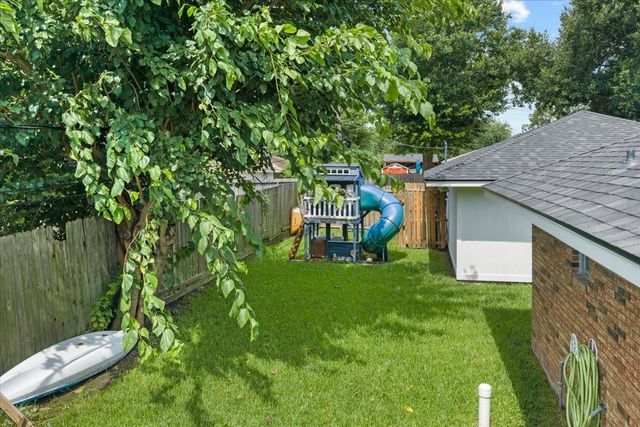 4805 N Burning Tree Drive, Baytown, TX 77521